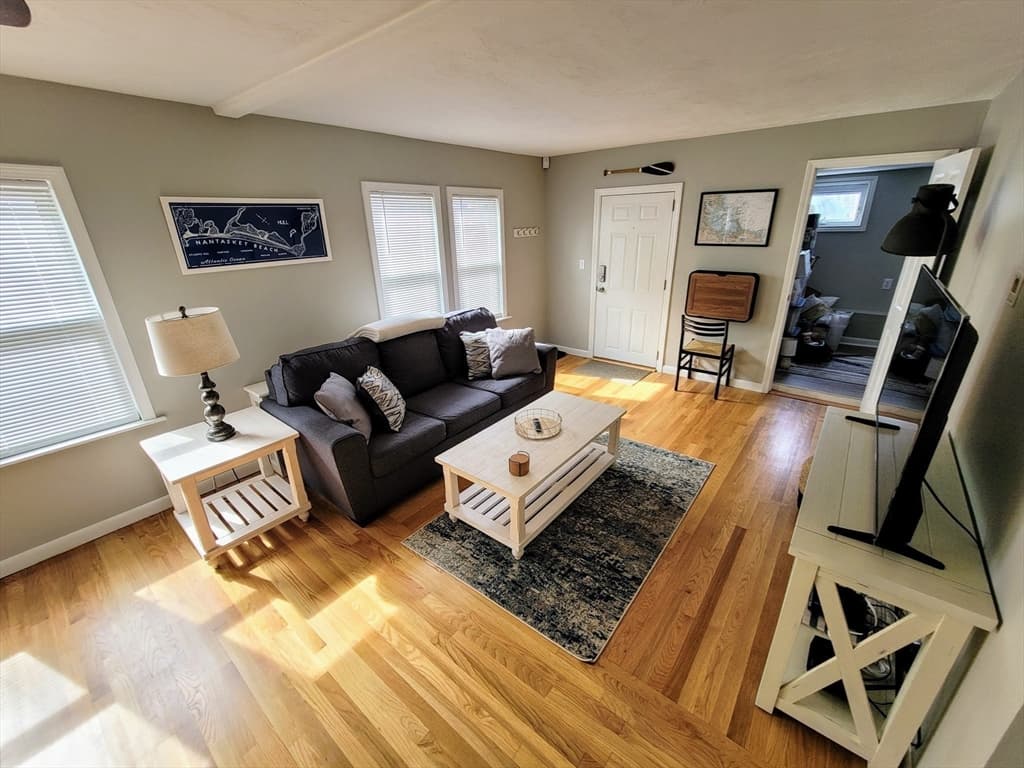 9 Maple Ln (30+ Day Stay) #$4.5k-8.25k photo 5