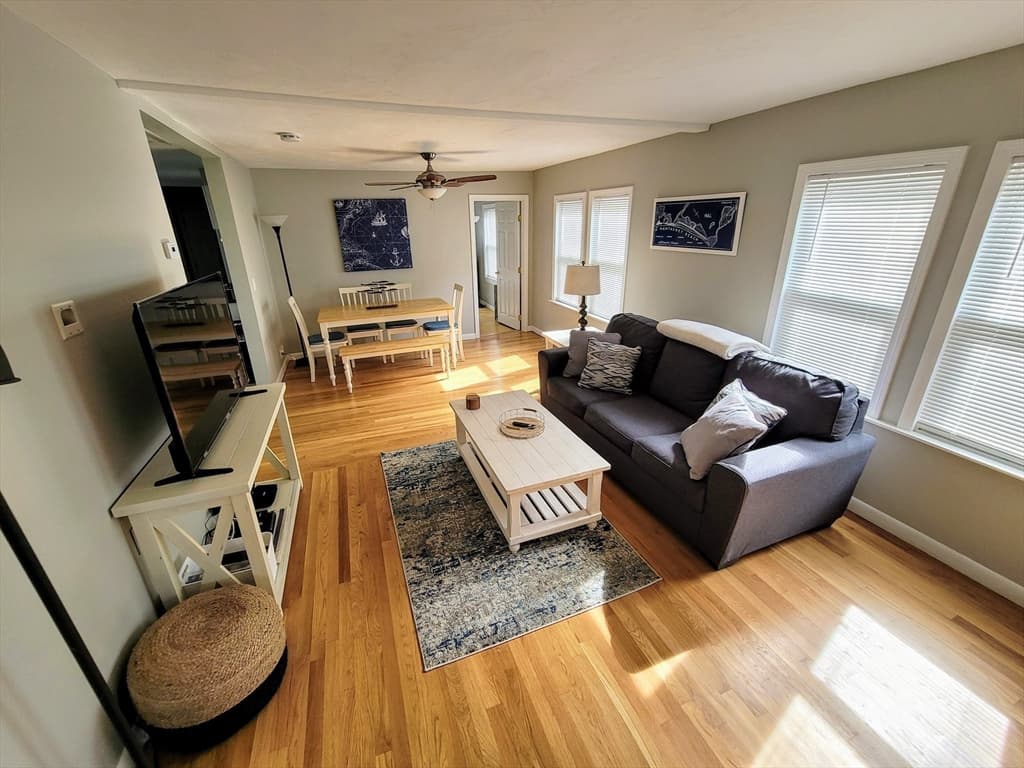9 Maple Ln (30+ Day Stay) #$4.5k-8.25k photo 4
