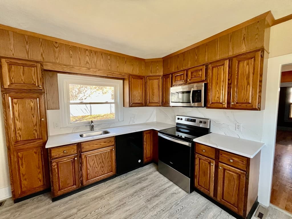 12 Milliken Ave photo 5