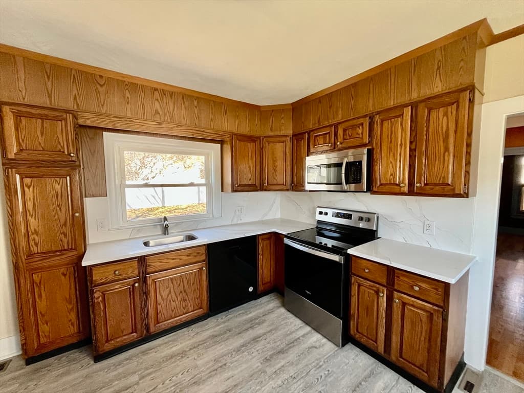 12 Milliken Ave photo 4