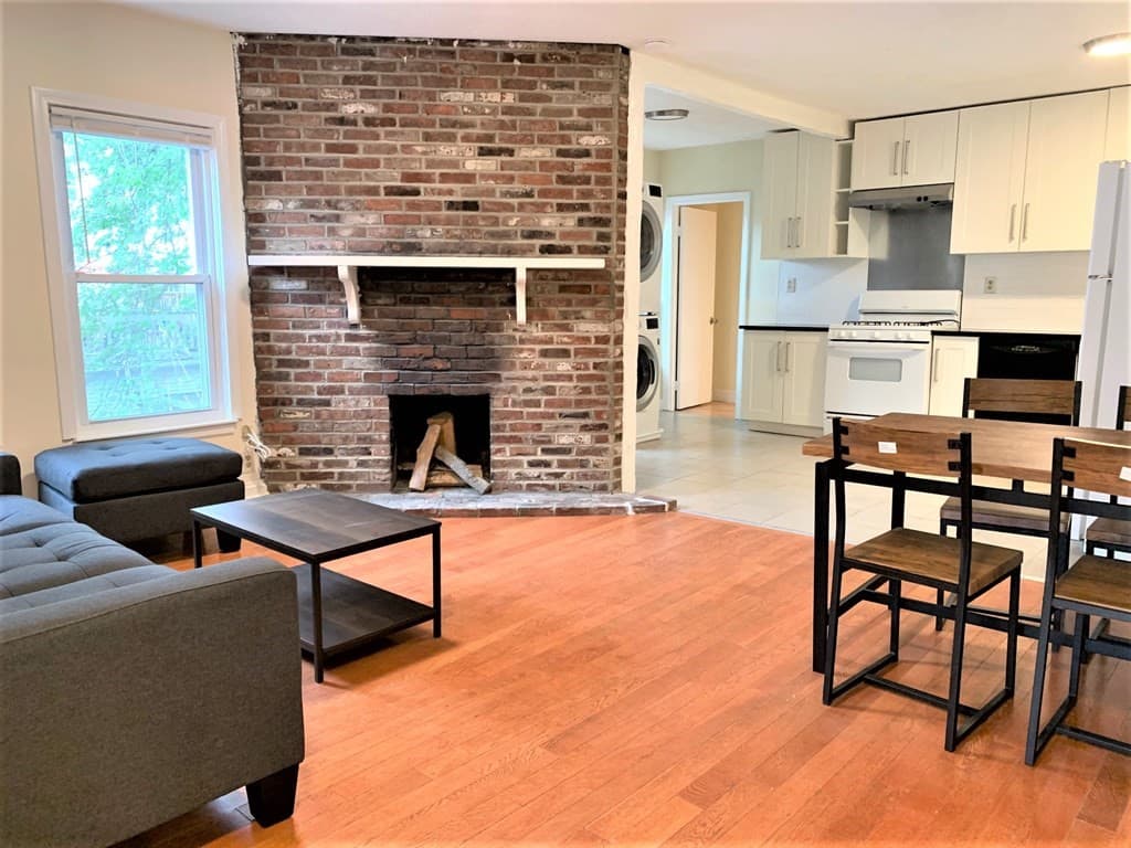 21 Bradbury St #1
