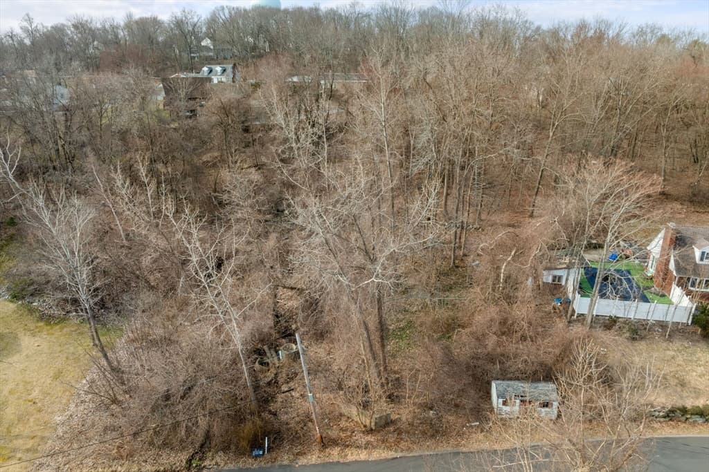 210 Brook Street photo 4