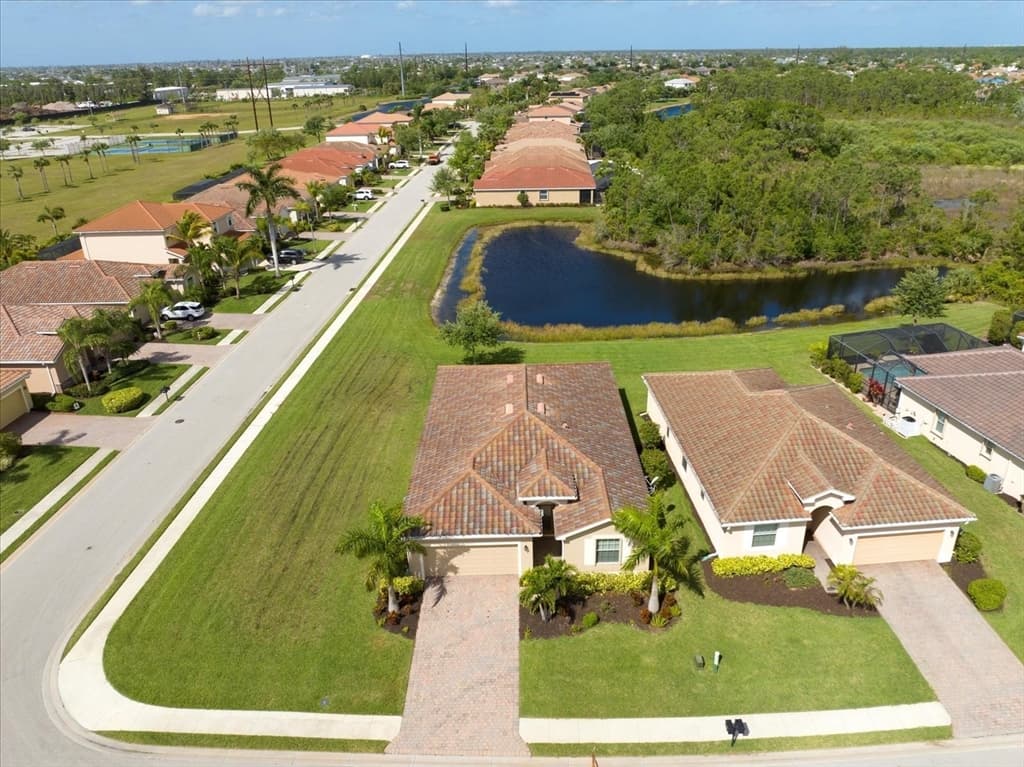 2492 Sawgrass Lake Ct photo 2