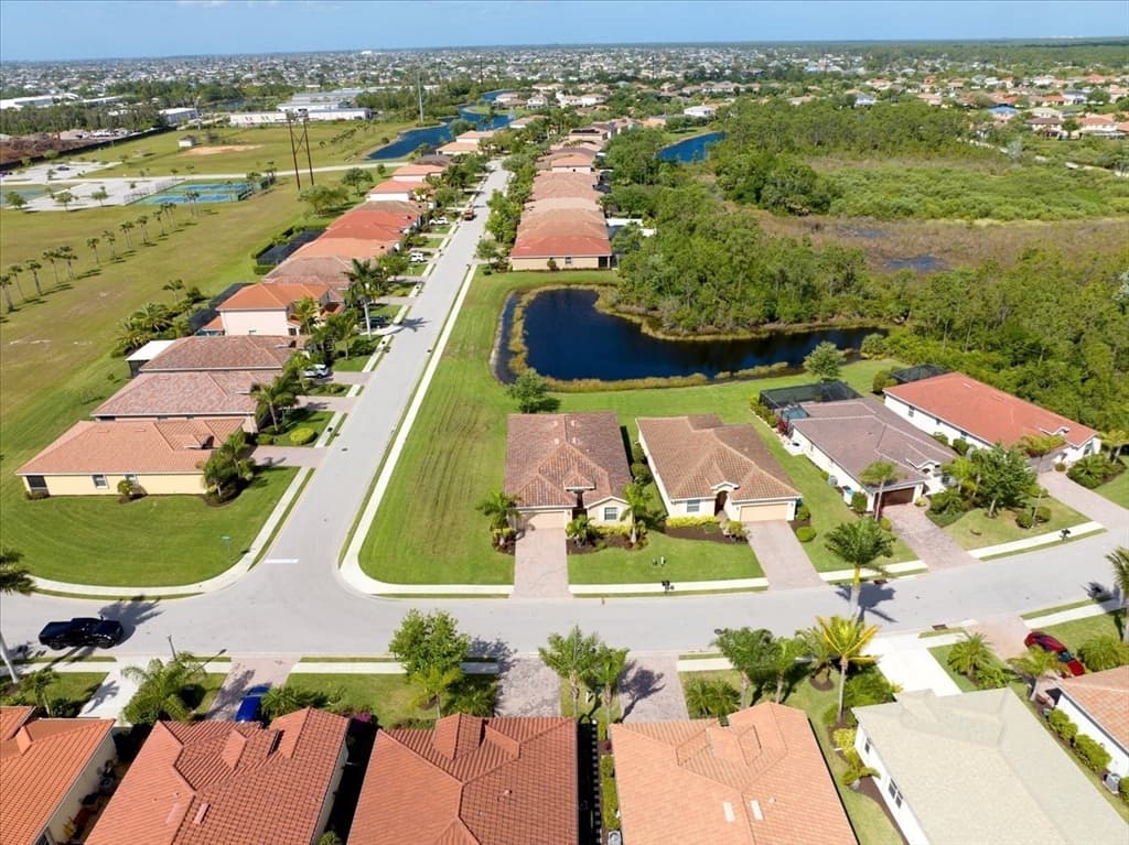 2492 Sawgrass Lake Ct photo 3