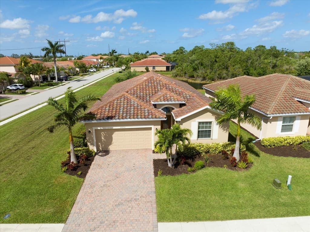 2492 Sawgrass Lake Ct photo 4