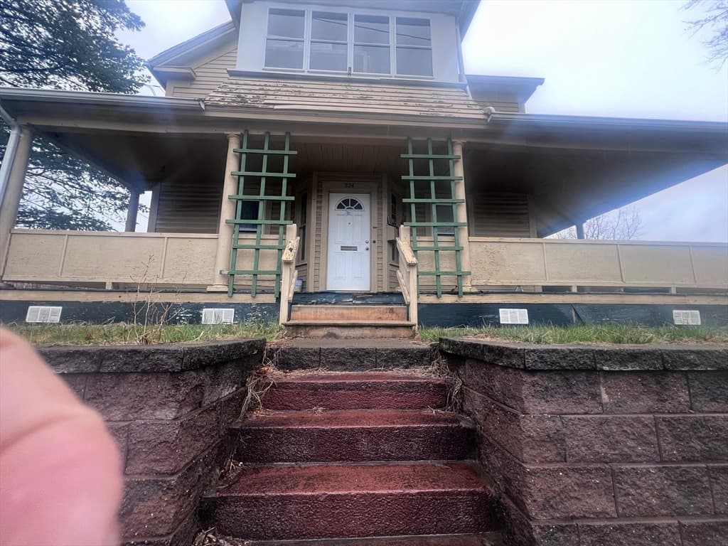 524 Westfield St. photo 2