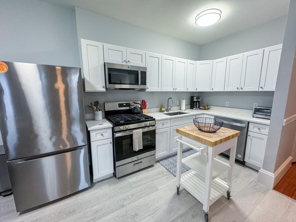636 Washington St #Furnished photo 5
