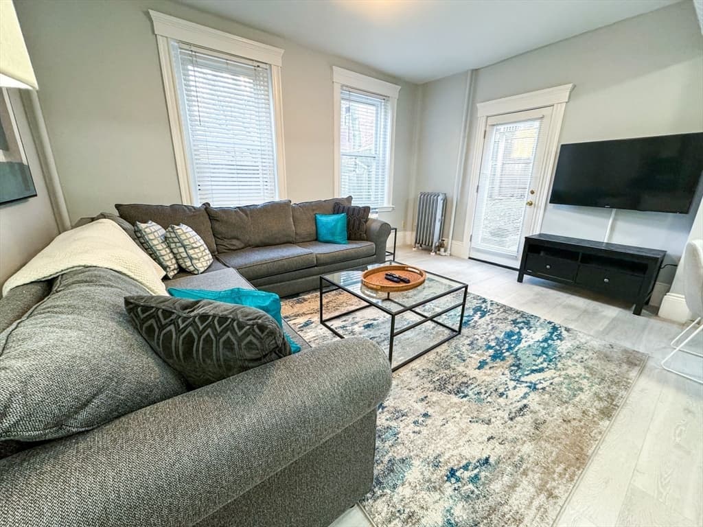 636 Washington St #Furnished photo 4