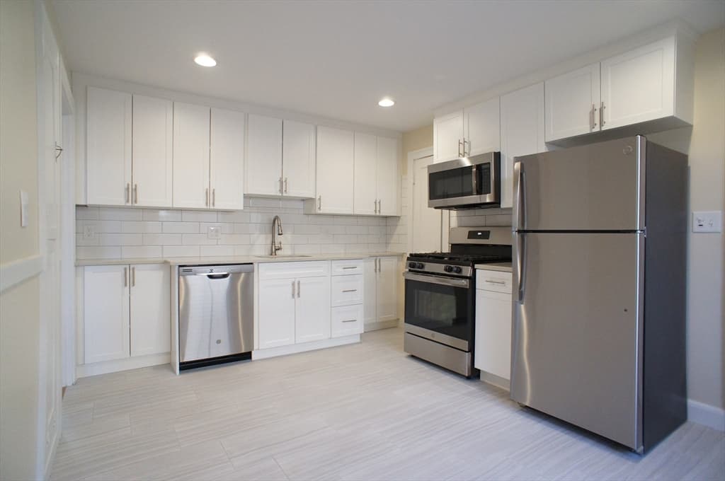 425 Newport Ave #2