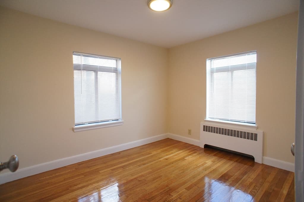 425 Newport Ave #2 photo 4