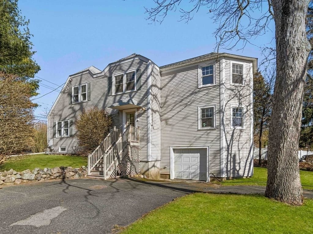 145 Nahatan St photo 3