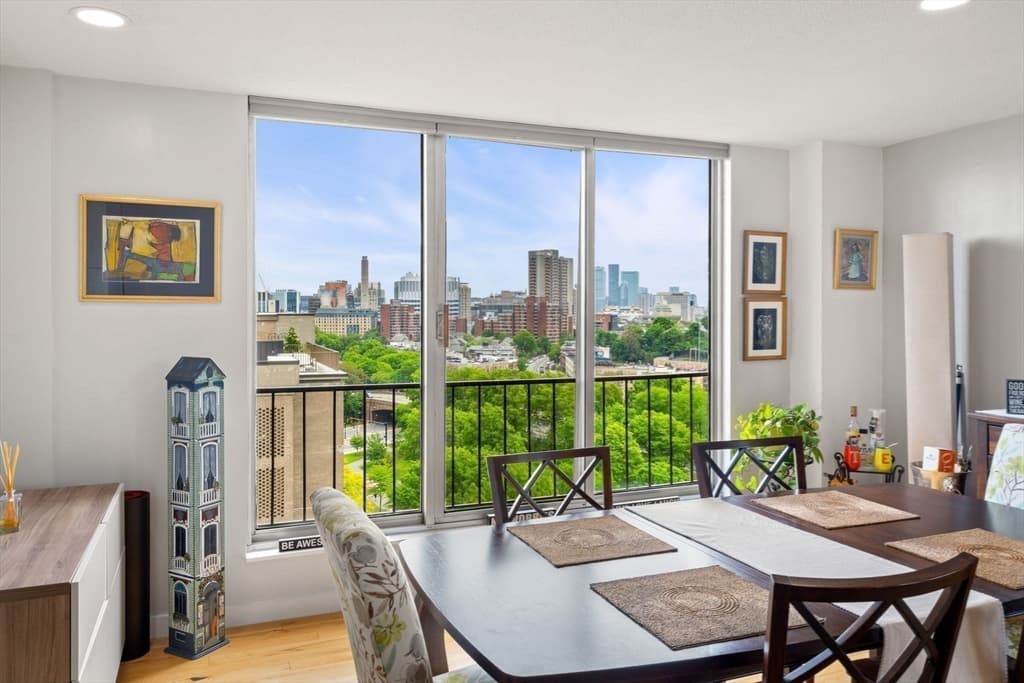 77 Pond Ave #1501 photo 2
