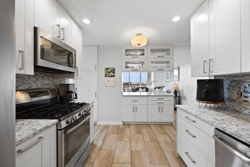 77 Pond Ave #1501 photo 4