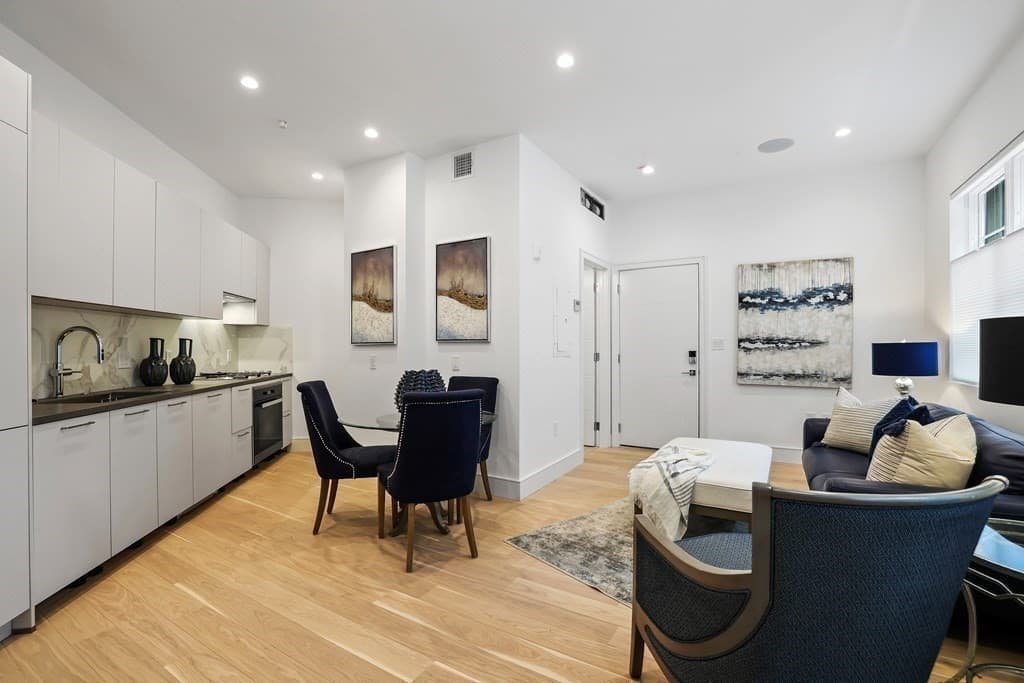 111 Marion St #1 photo 2