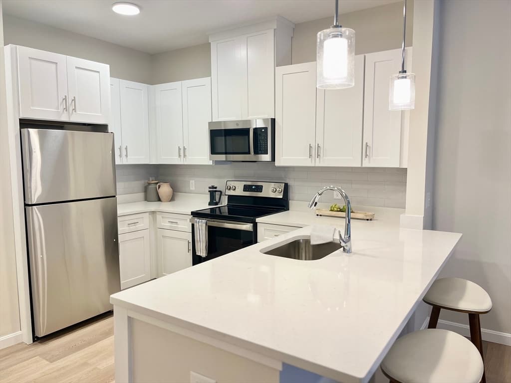 100 Shrewsbury St #103 photo 3