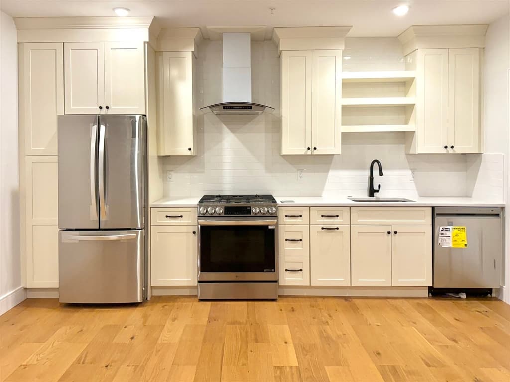 159-165 Everett St #1