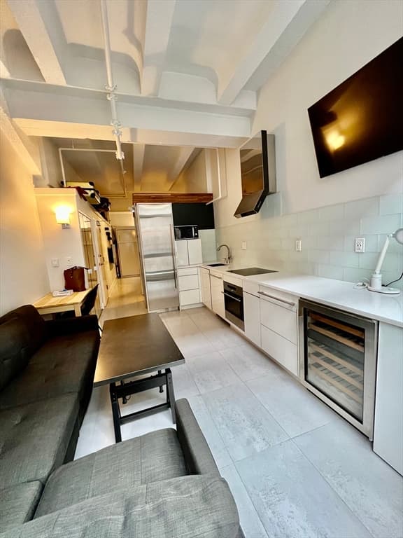12 Stoneholm St #315 photo 3