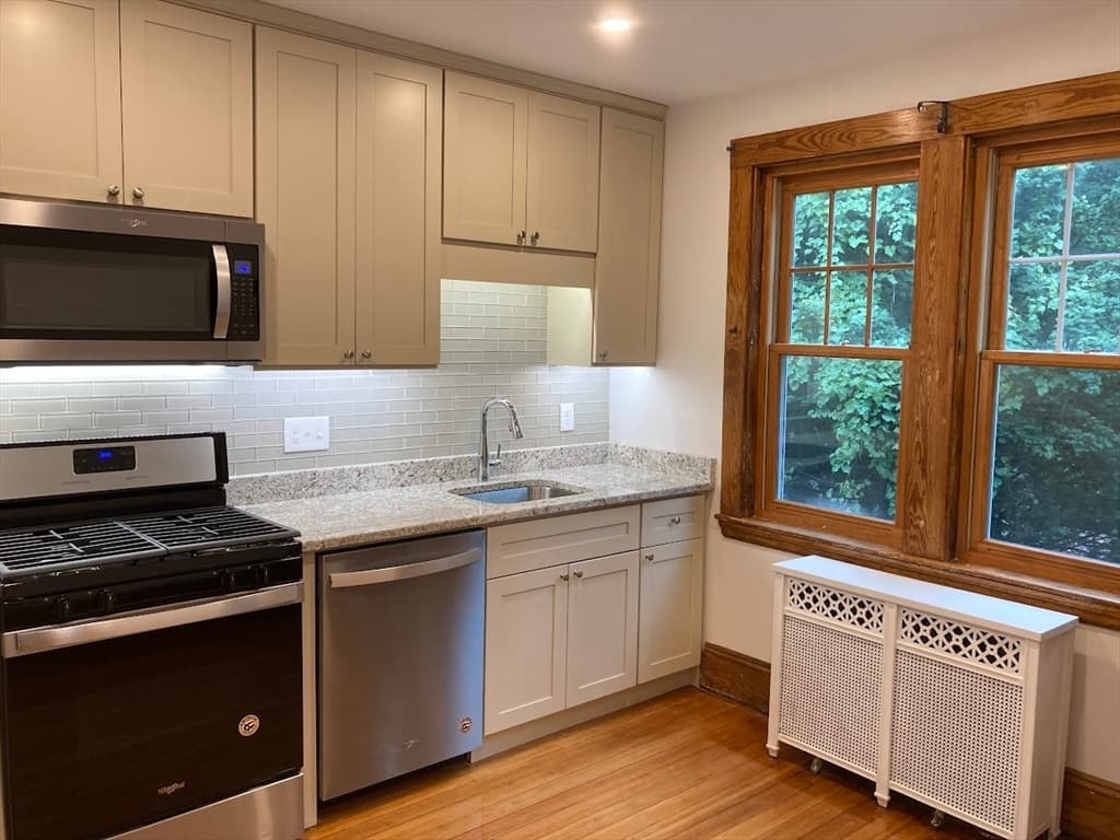 111 Sumner Rd #2 photo 2
