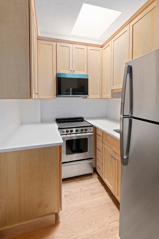 648 Washington St #24 photo 2