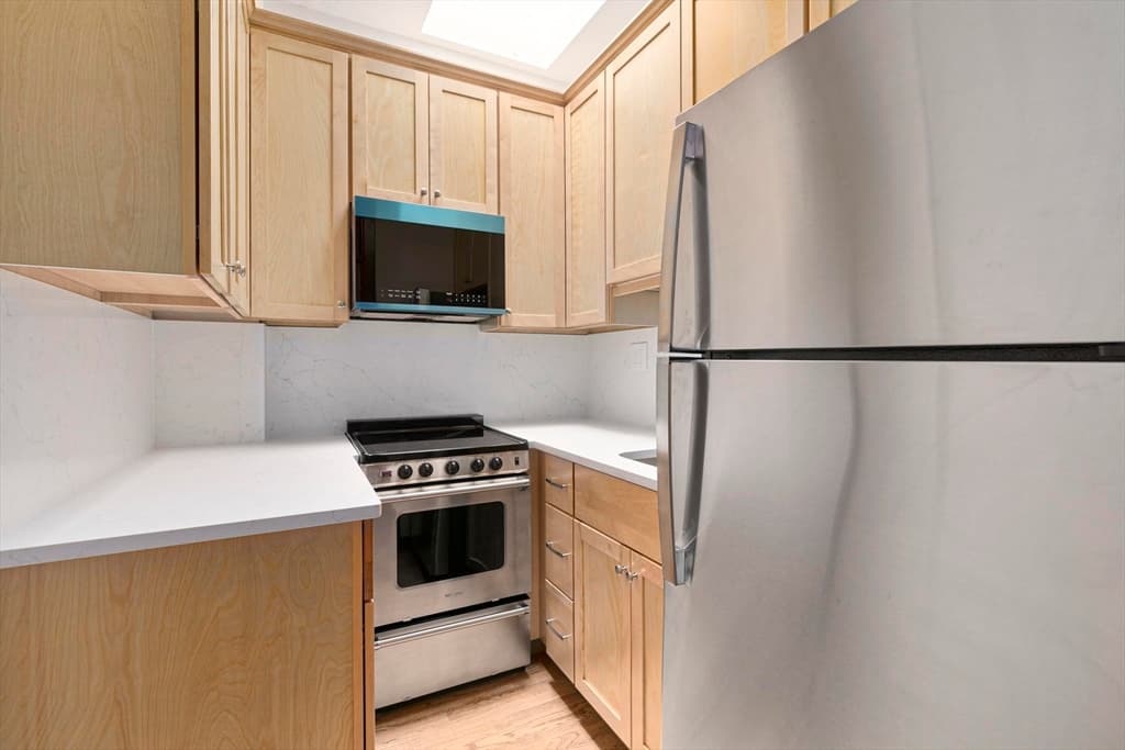 648 Washington St #24 photo 3
