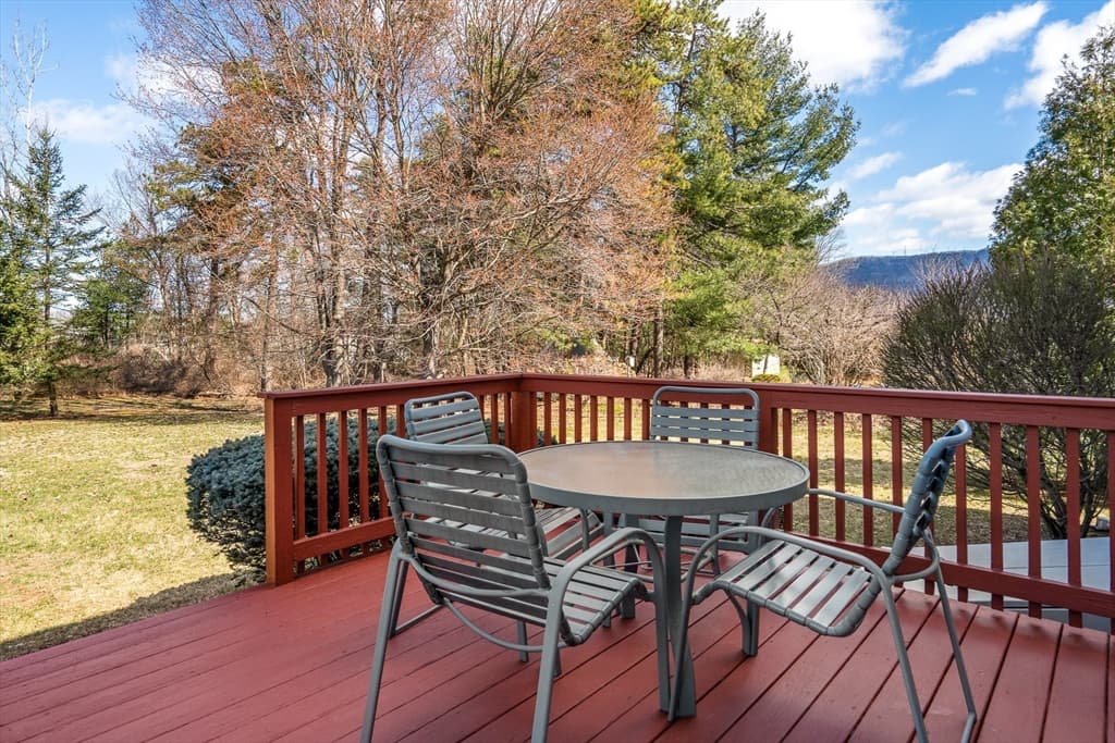 14 Laurel Dr photo 5