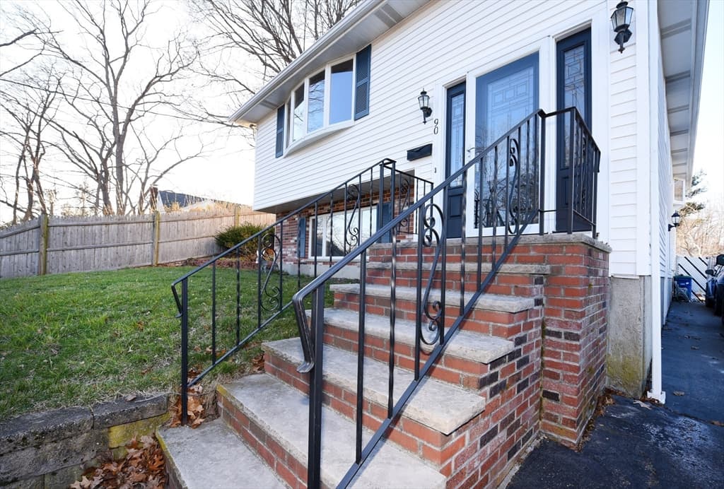90 Beechwood Rd photo 2
