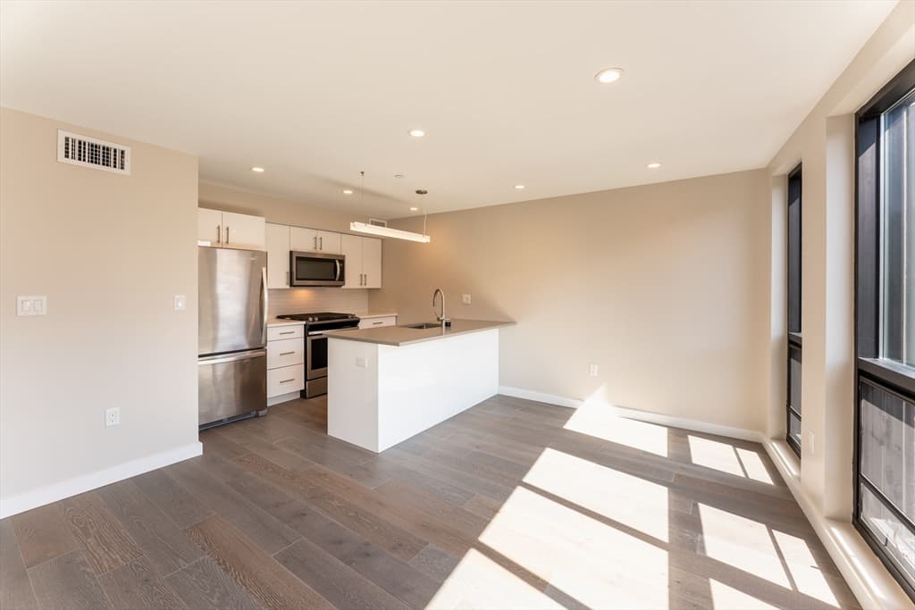 244 Hanover St #310 photo 2