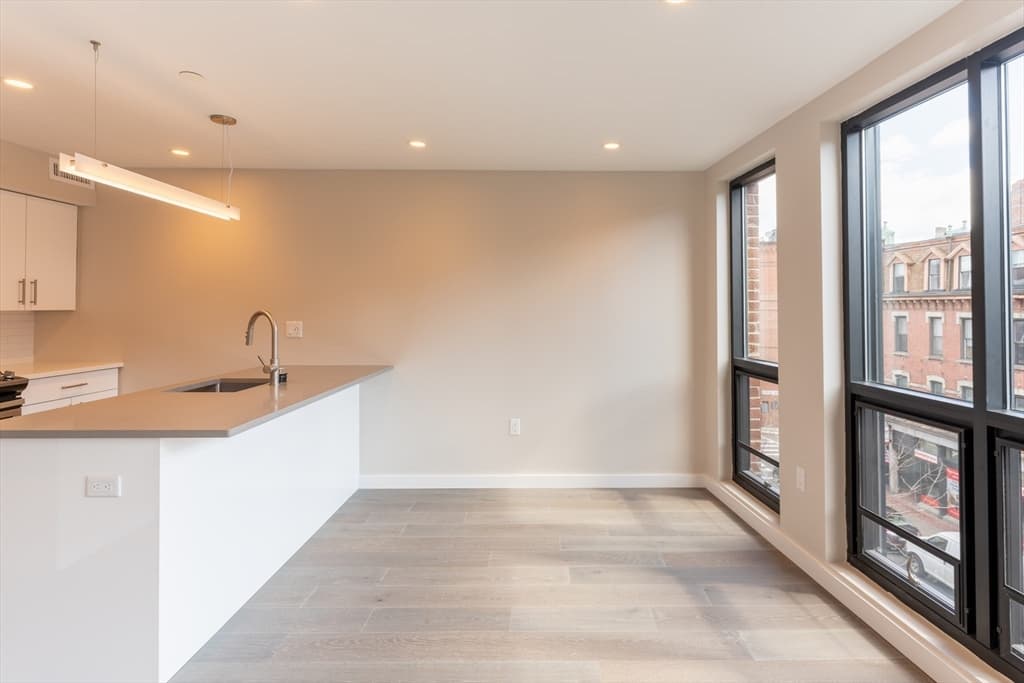244 Hanover St #310 photo 4