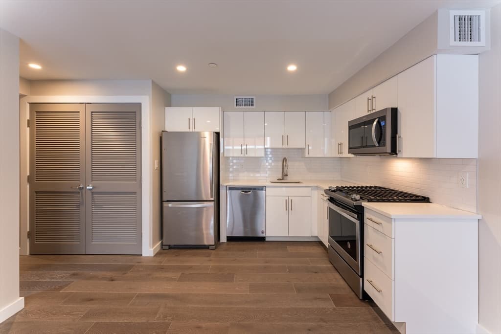 244 Hanover St #530 photo 2