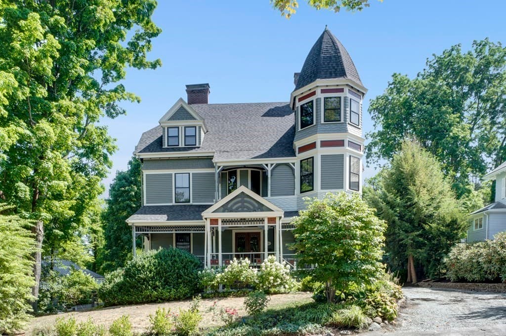 44 Putnam St
