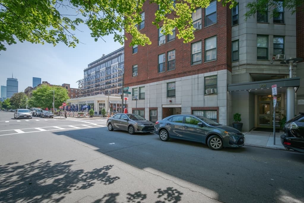 108 Peterborough St #3F photo 2