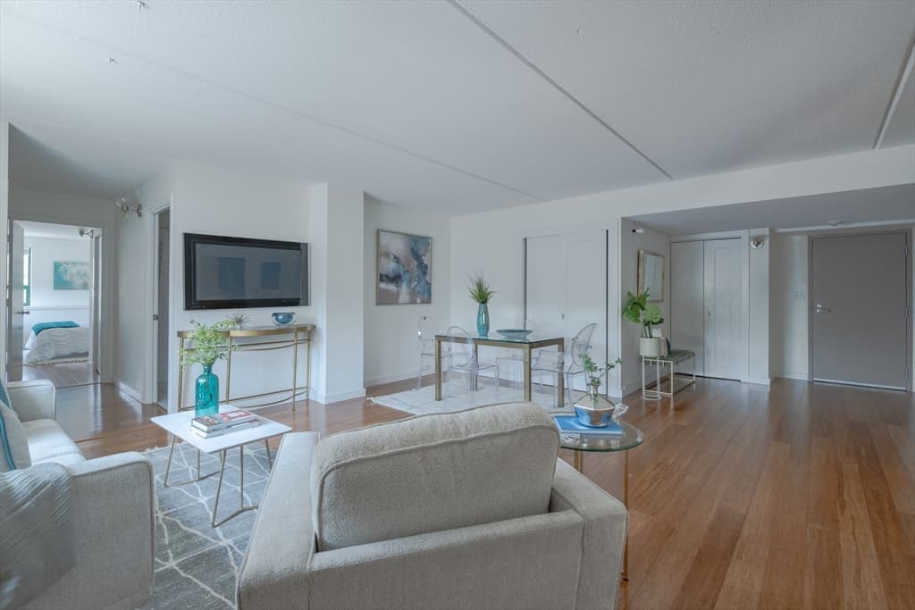 108 Peterborough St #3F photo 3