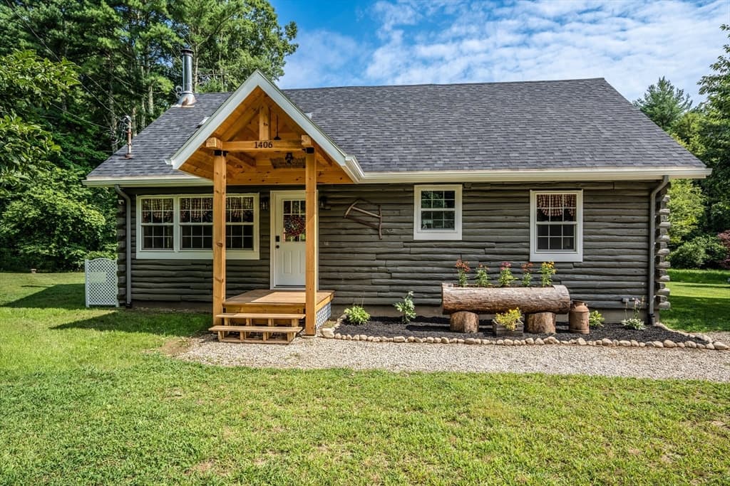 1406 North Hixville Road photo 3