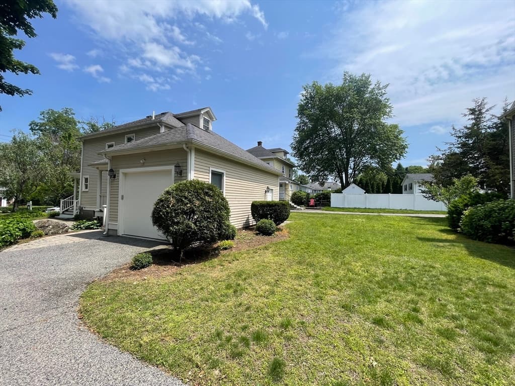 58 Oak Street photo 3
