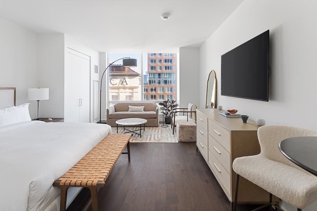 430 Stuart St #1601 photo 2