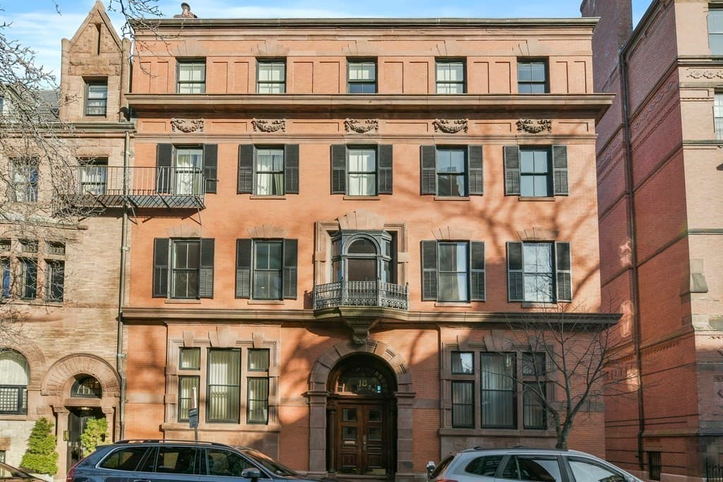 18 Exeter Street