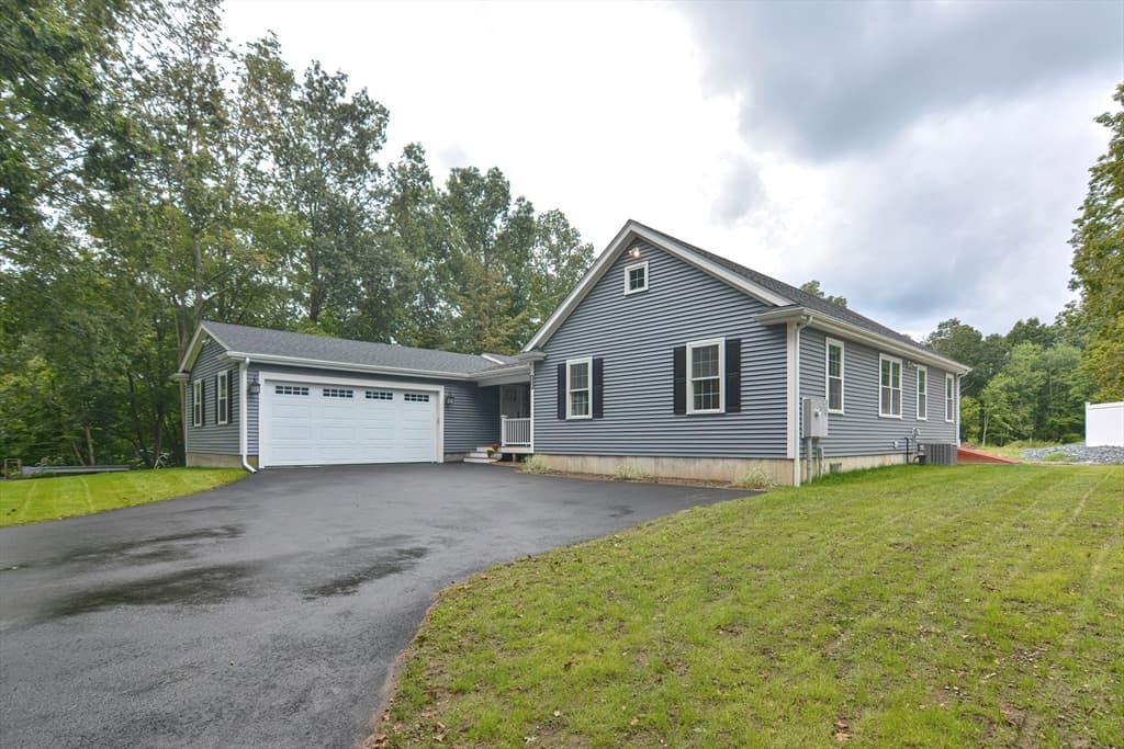 399 Gilbert Street photo 2