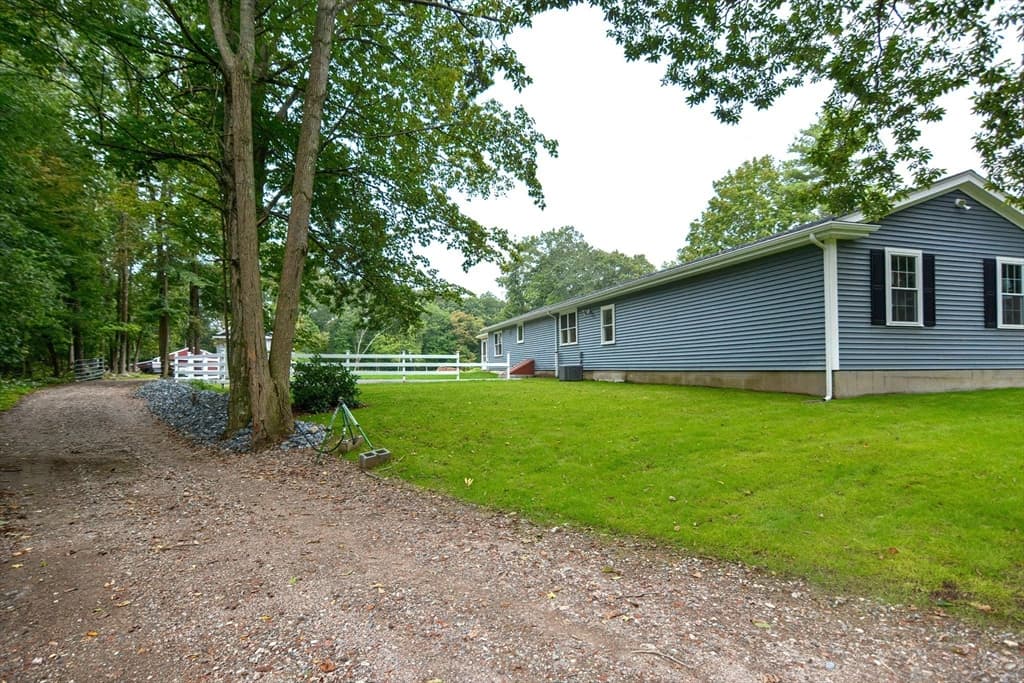 399 Gilbert Street photo 3