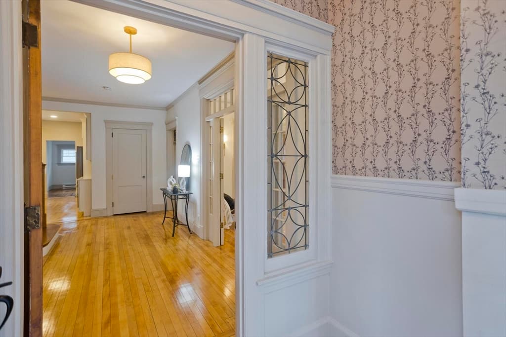 28 Columbus Ave photo 5