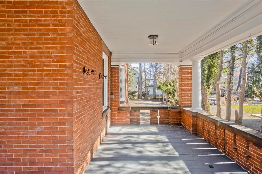 28 Columbus Ave photo 4