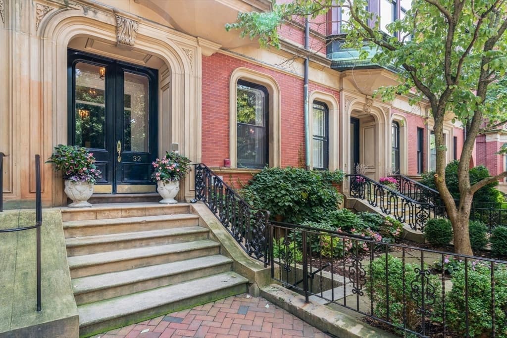 32 Commonwealth Ave #1