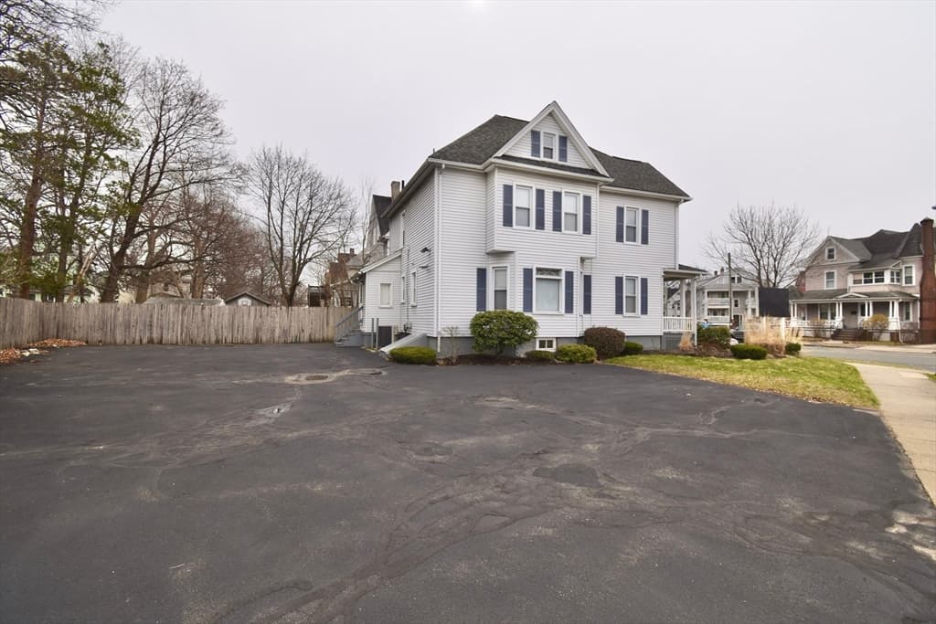 645 Belmont Ave photo 4