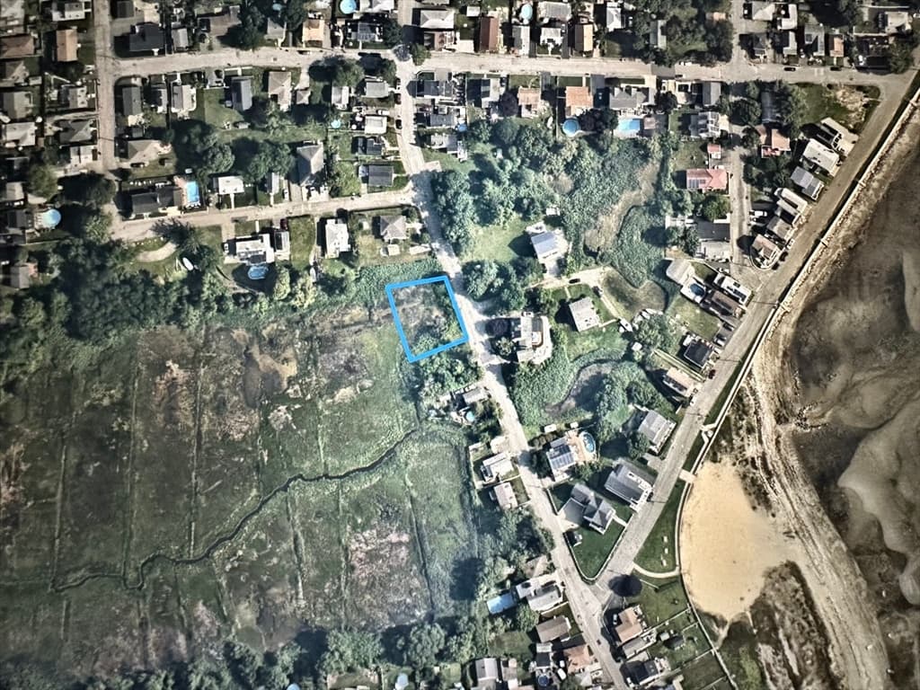 121 Rock Island Rd photo 2