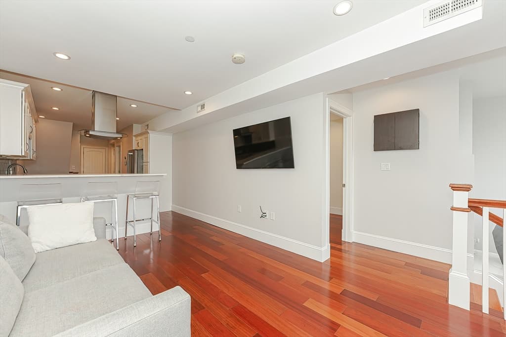 42 West Eagle St #3 photo 4