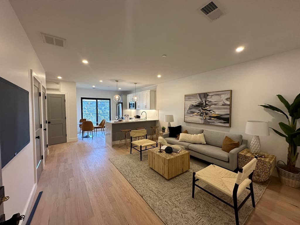 52 Withington Street #4 photo 3