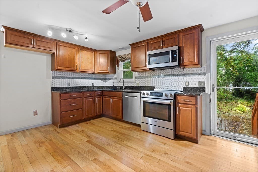 642 Canterbury St #642 photo 5