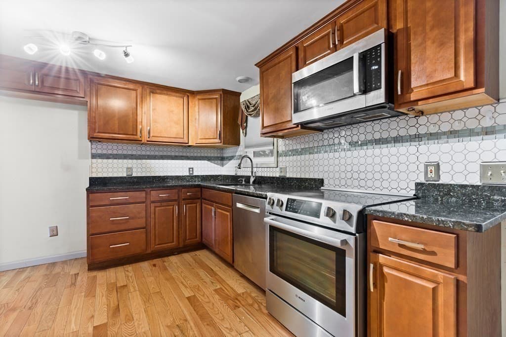 642 Canterbury St #642 photo 4