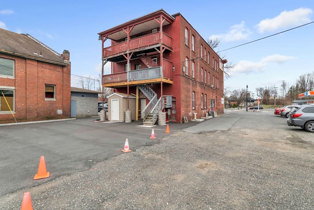 271 Elm St