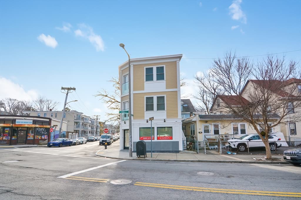 411 Adams St photo 4