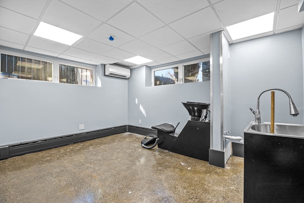 452 Pleasant Street #101 photo 3